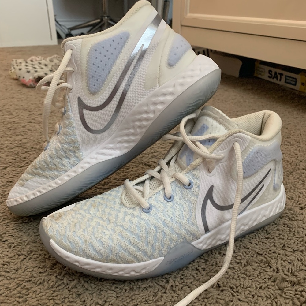 Nike Kd Trey 5 VIII Basketball Shoe mens 9/ woman’s 10.5